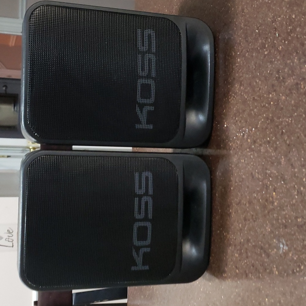 KOSS SXM 504 2 Way Bookshelf Speakers. Indoor or Outdoor Use. Great Condition.